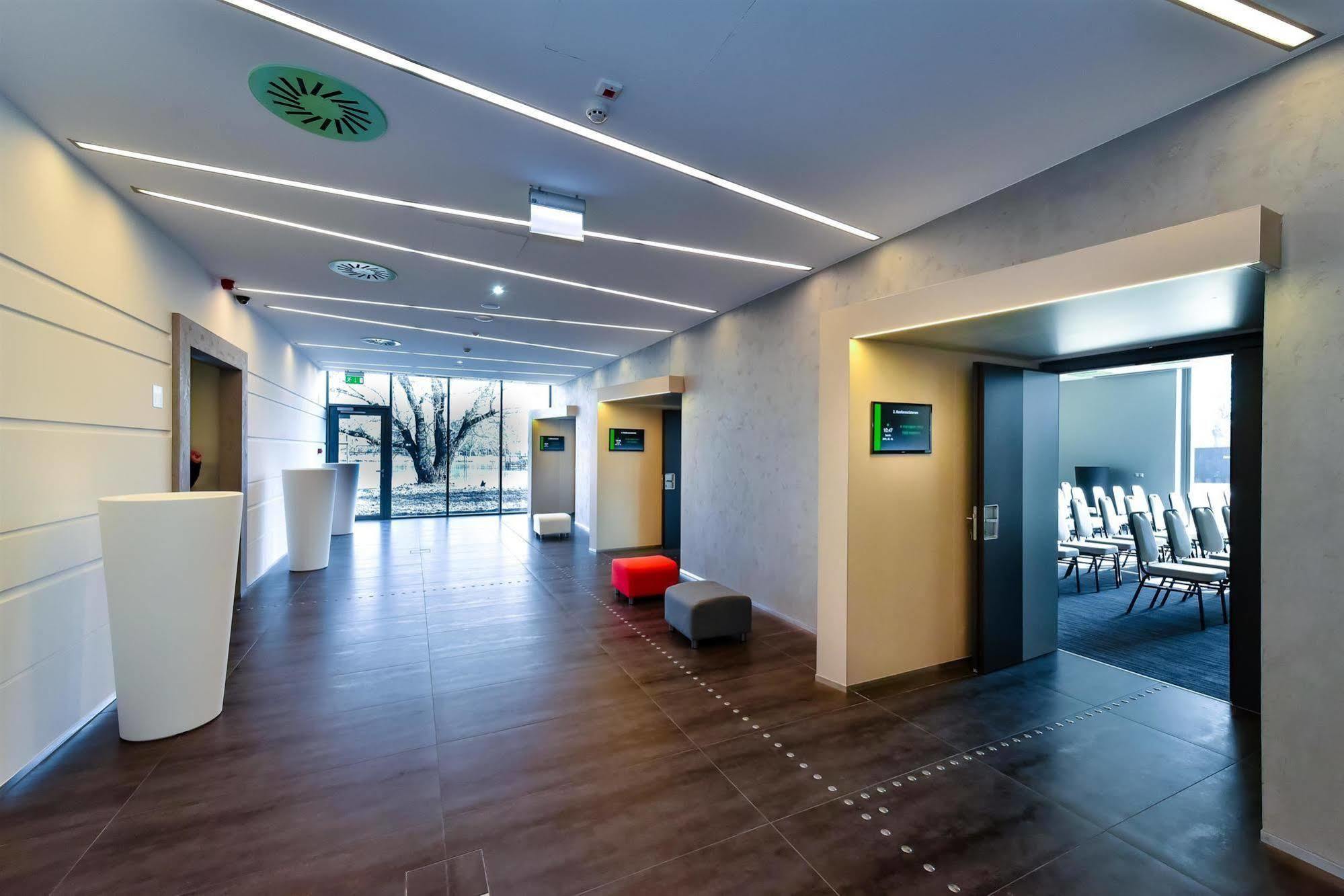 Best Western Plus Lakeside Hotel Székesfehérvár Εξωτερικό φωτογραφία